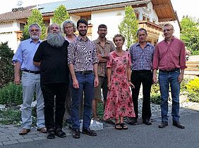 Von links nach rechts: Hans Gampe, Rainer Buck, Gertrud Kleineikenscheidt, Hannes Bartholl, Regionalgeschäftsführer von LEADER (Referent, Mitte), Rudi Teuffel, Rosemarie Herrmann, Rainer Blum, David Allison